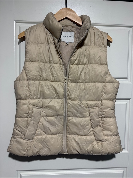 Boutique 9 Jackets & Blazers - Boutique 9 Light Beige Quilted Puffer Vest fall